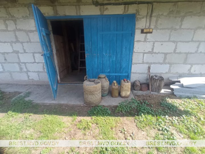 380 литров окрашенного обнаружили правоохранители у жителя Ивановского района