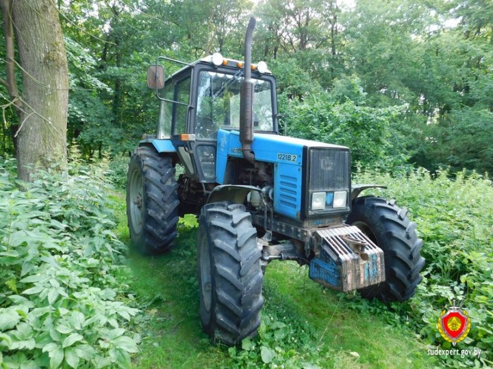 Белорус за одну ночь угнал у фермера трактор и внедорожник. Что он хотел с ними сделать?