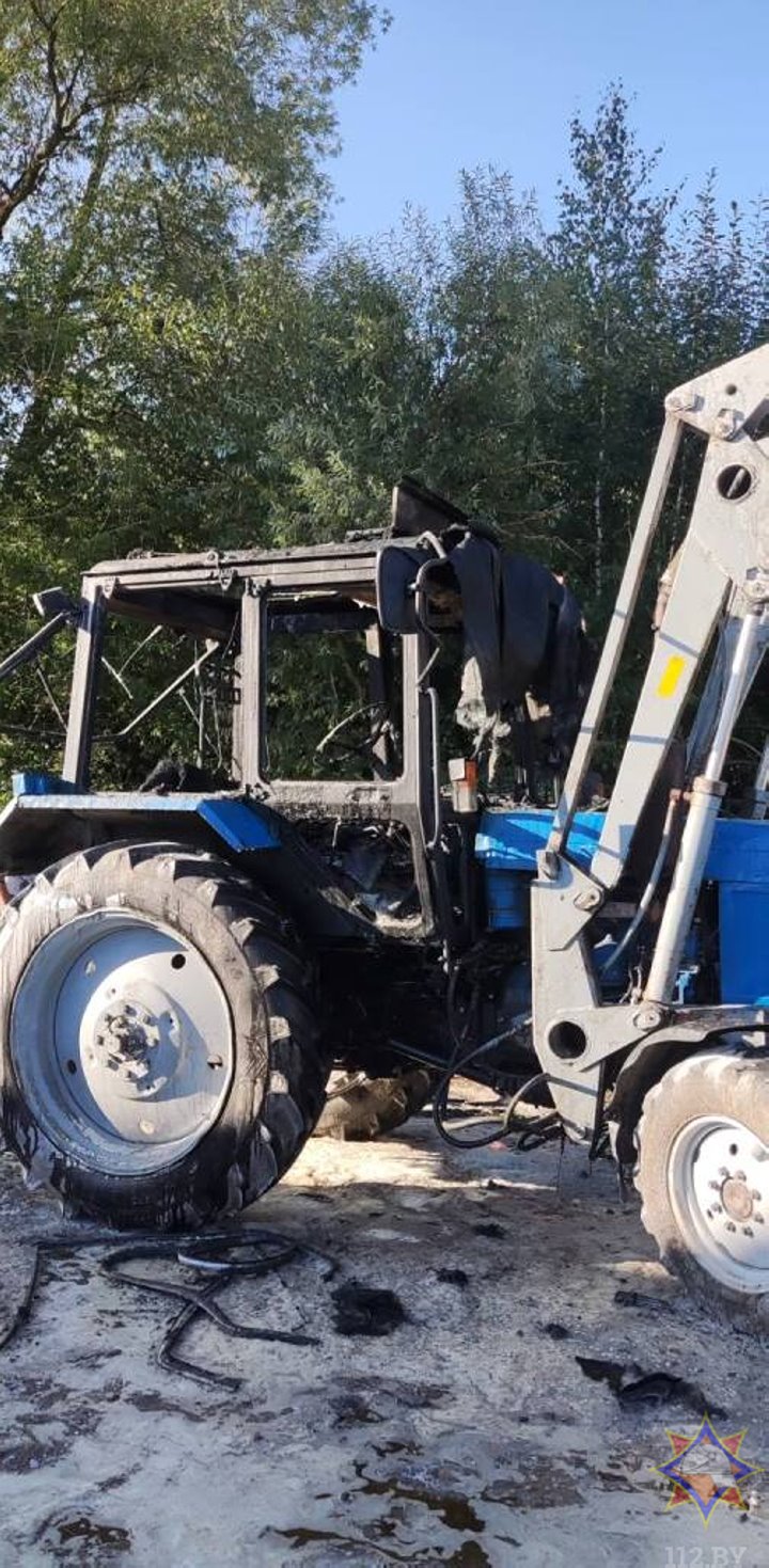 В Ивановском районе загорелся трактор