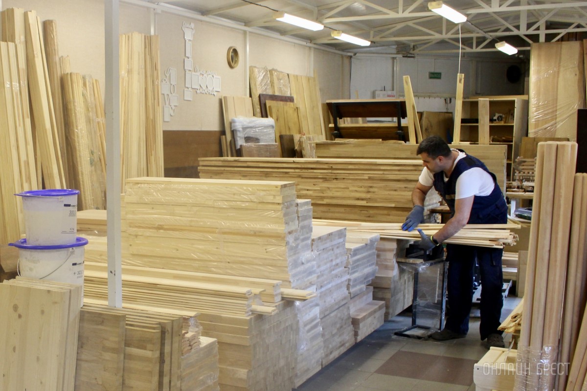 Купить мебельный щит из натурального дерева в Бресте, в магазине «Деревяшка». Сосна, ясень, дуб, береза, ольха