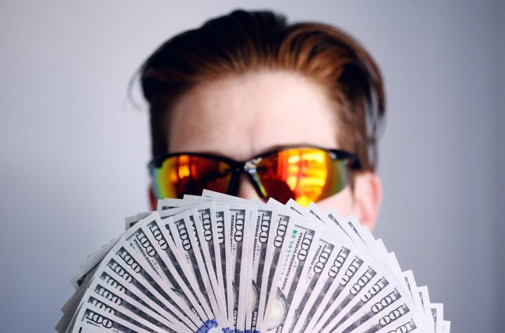 Бюджет свободного мужчины: на что и как тратят деньги белорусские холостяки