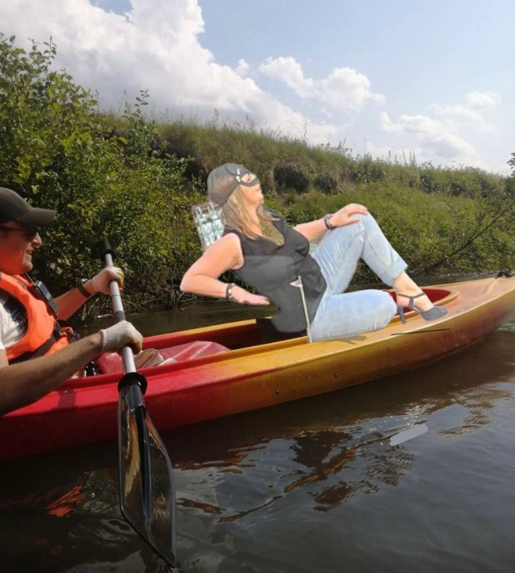 «Женщина-кошка» из Минска стала мемом. В автомобильных пабликах «пожар»