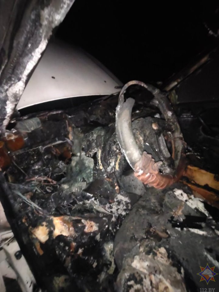 В Кобринском районе жена спасла мужа из горящего автомобиля