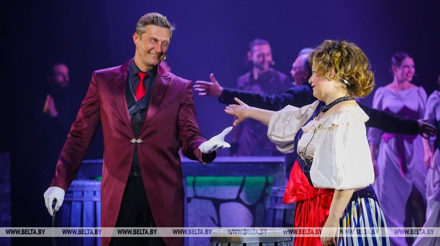 Рок-опера и огневое шоу: в Бресте открылся XXVII театральный фестиваль «Белая вежа»