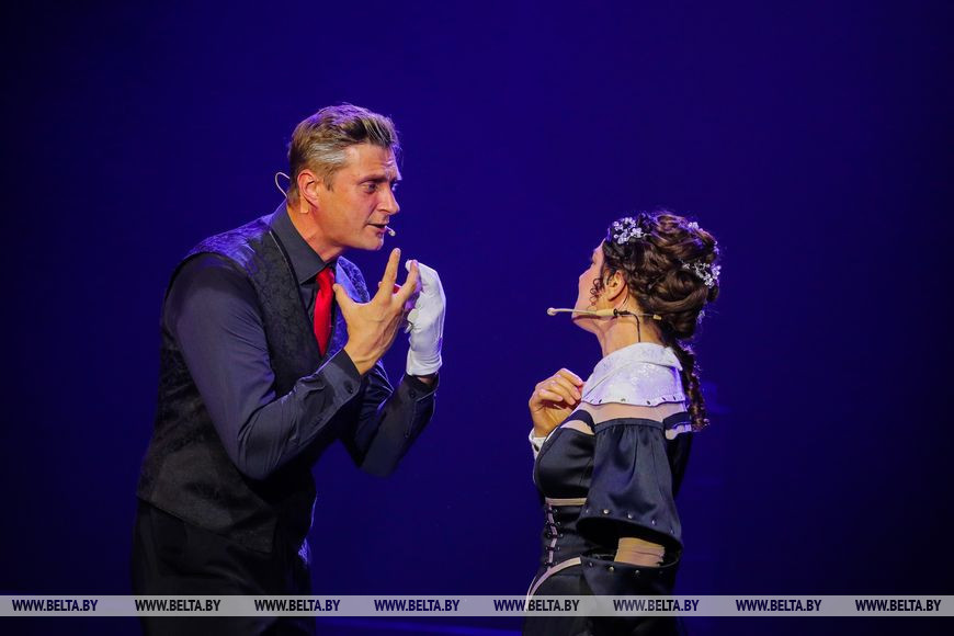 Рок-опера и огневое шоу: в Бресте открылся XXVII театральный фестиваль «Белая вежа»