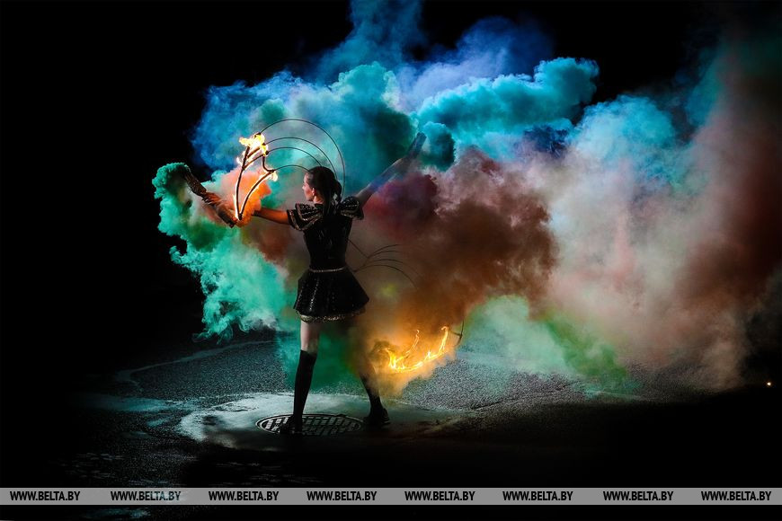 Рок-опера и огневое шоу: в Бресте открылся XXVII театральный фестиваль «Белая вежа»