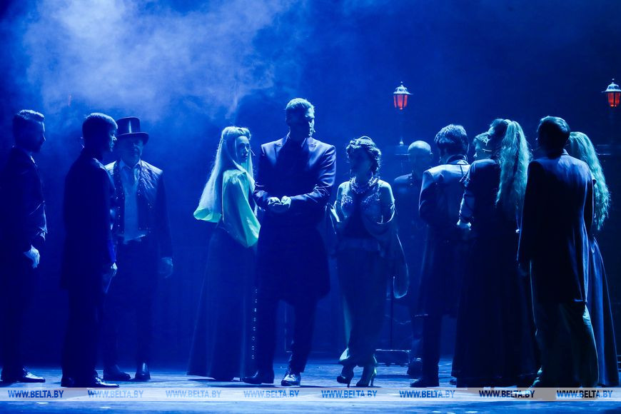 Рок-опера и огневое шоу: в Бресте открылся XXVII театральный фестиваль «Белая вежа»