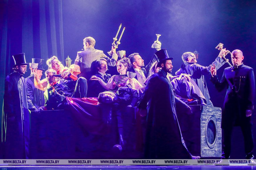 Рок-опера и огневое шоу: в Бресте открылся XXVII театральный фестиваль «Белая вежа»