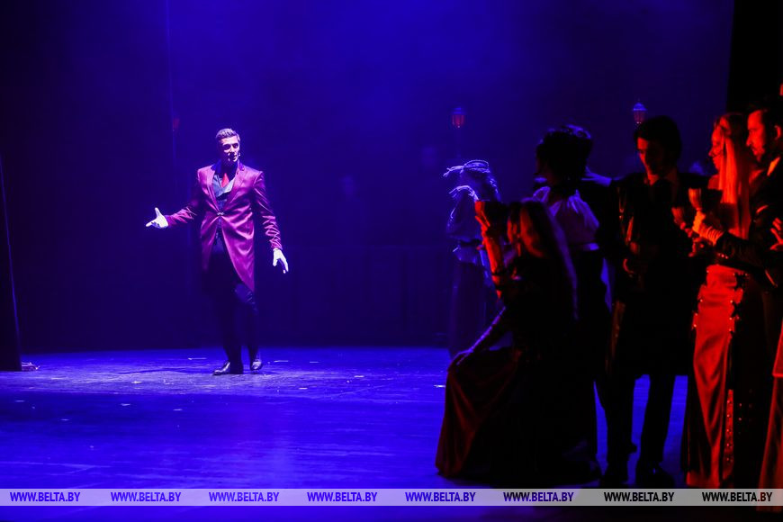 Рок-опера и огневое шоу: в Бресте открылся XXVII театральный фестиваль «Белая вежа»