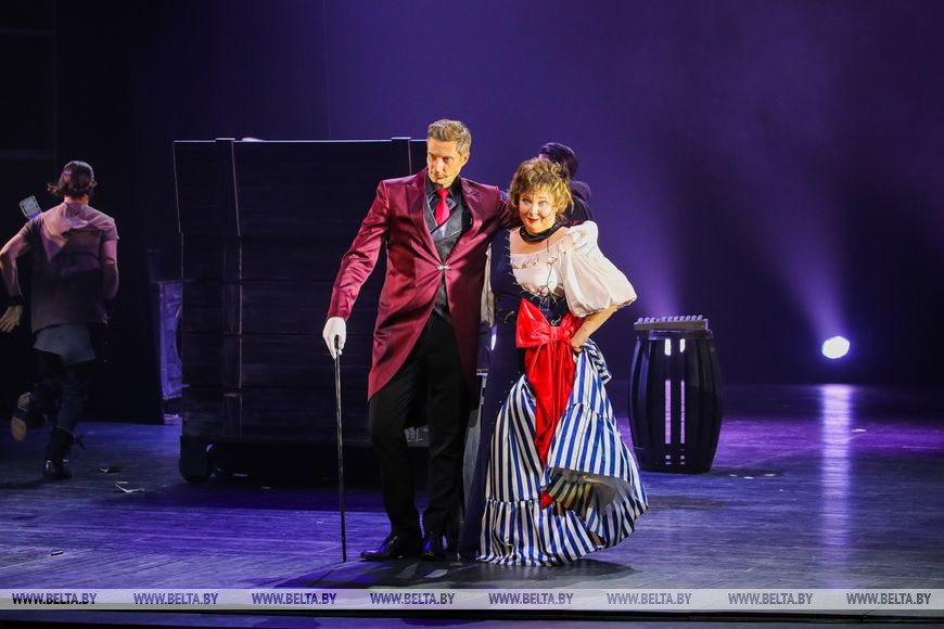 Рок-опера и огневое шоу: в Бресте открылся XXVII театральный фестиваль «Белая вежа»