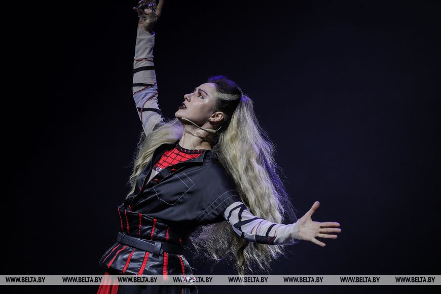 Рок-опера и огневое шоу: в Бресте открылся XXVII театральный фестиваль «Белая вежа»