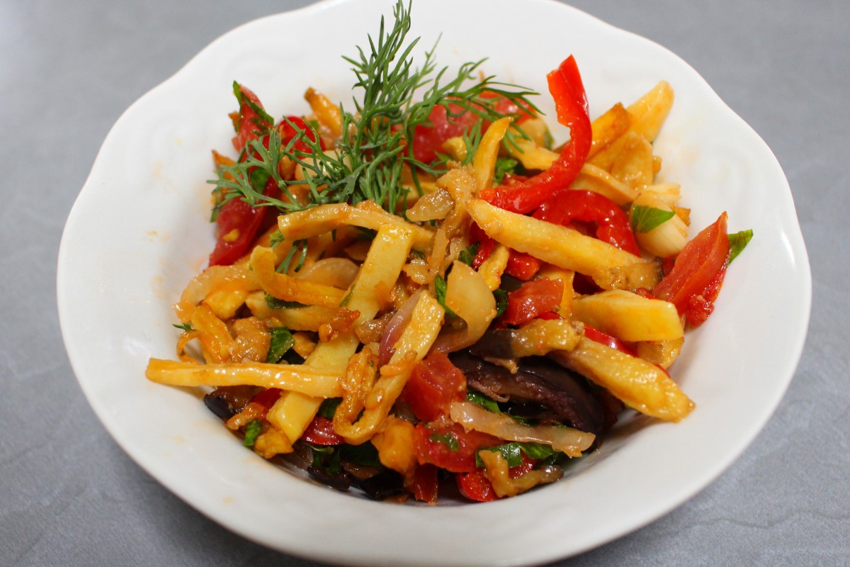 Банкеты, юбилеи, корпоративы в столовой на Строительной, 56/7 в Бресте. Зал до 100 человек, доступные цены, восточная и белорусская кухни