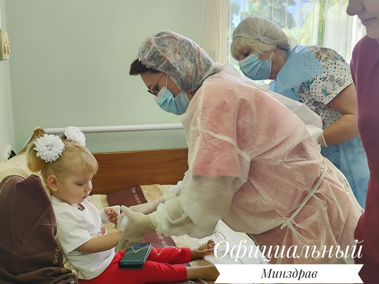 Впервые в Беларуси сразу трем детям, родившимся со спинальной мышечной атрофией, ввели самый дорогой препарат в мире «Золгенсма»