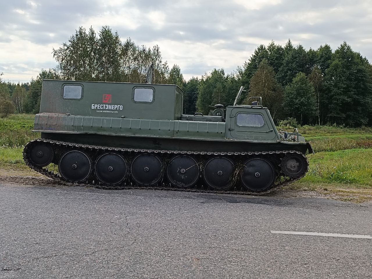 Смотрите, какой мощный вездеход используют в Пинских электросетях