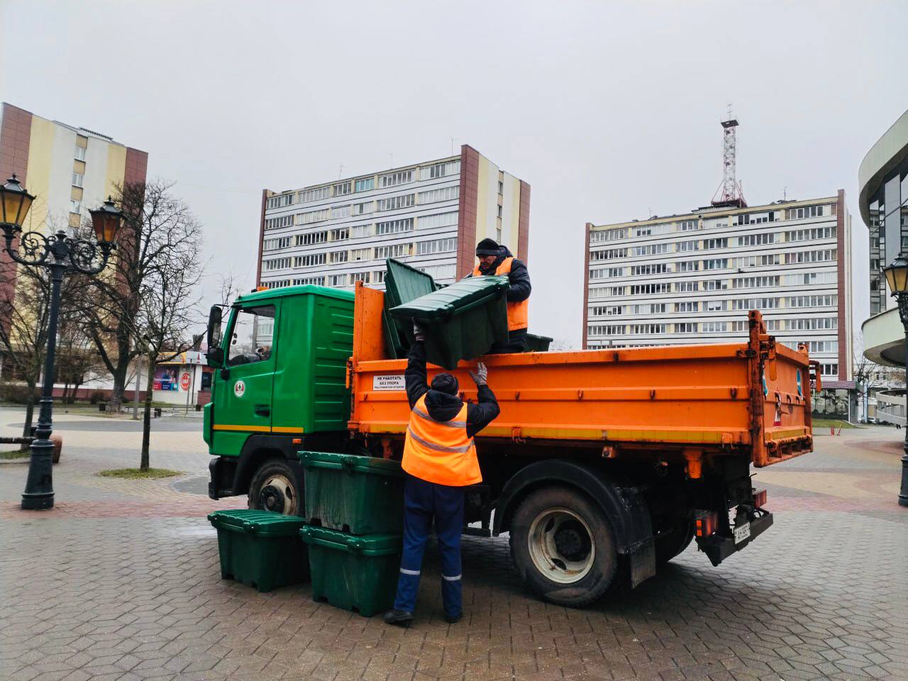 На улицах Бреста появляются ящики с песком, и вот для чего