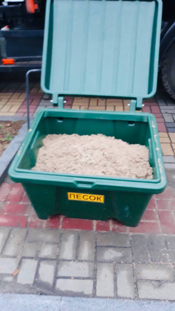 На улицах Бреста появляются ящики с песком, и вот для чего