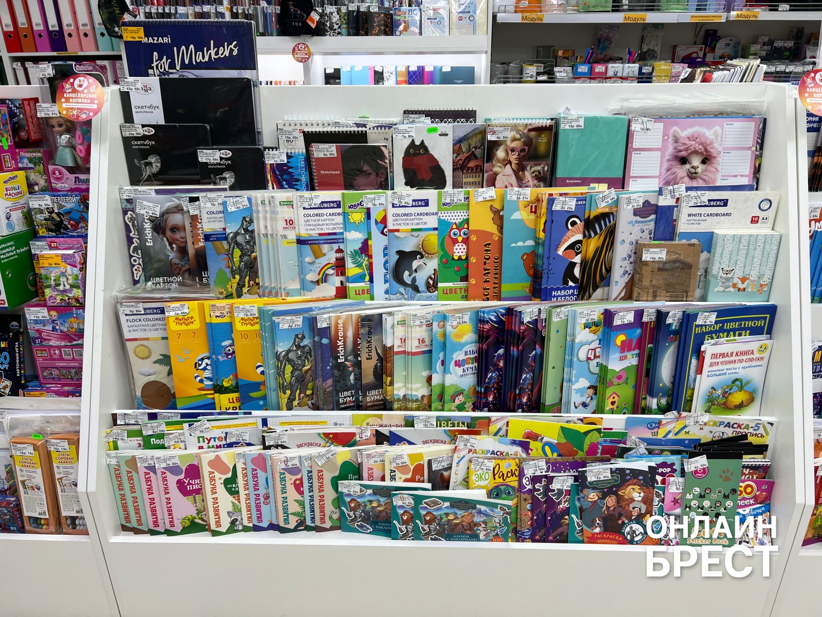 Традиция выбора: почему брестчане из года в год собирают детей в школу с «Канцелярскими Штучками»?