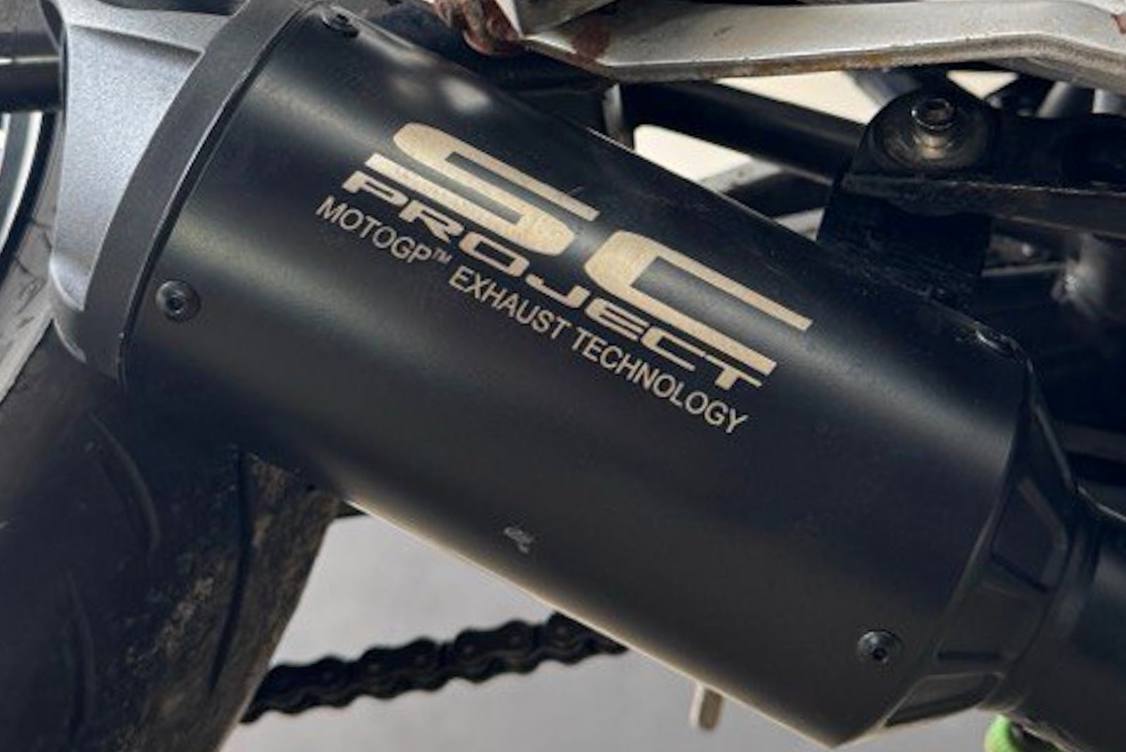 Без света и глушителя? Риск на дороге! Профессиональный ремонт в «АВ Сервис» Брест