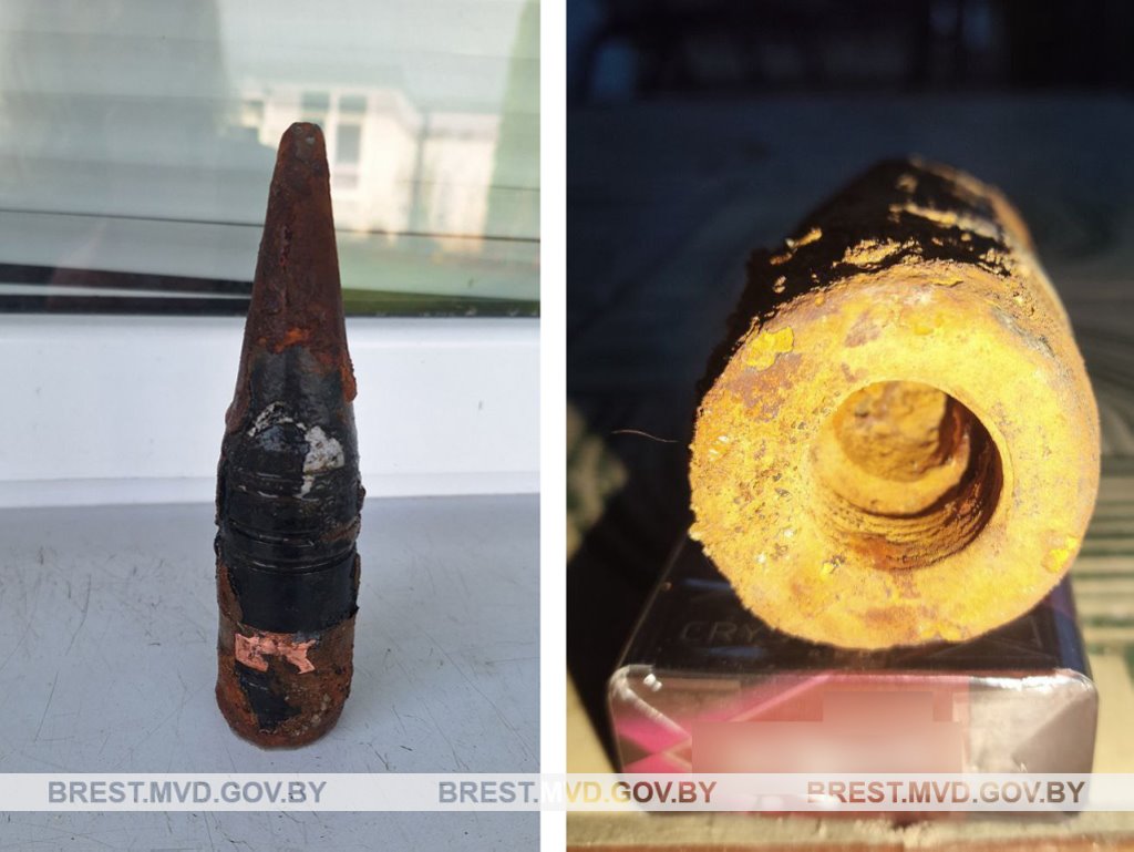 В Ивацевичах женщина чистила колодец и нашла снаряд времён войны