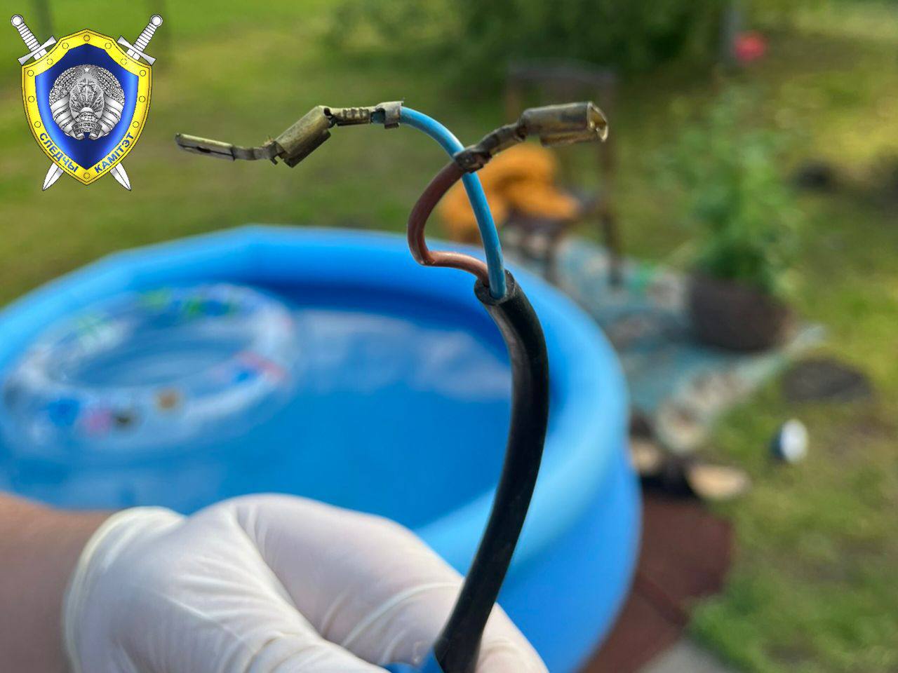 В Беларуси женщина погибла от удара током, надувая бассейн