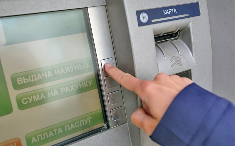 Что будет, если забрать чужие деньги из инфокиоска? Вот случай из Беларуси