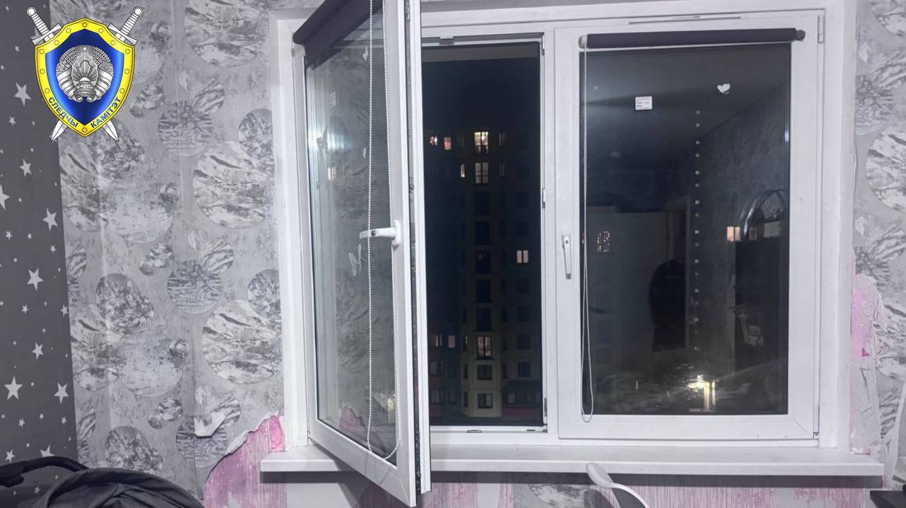 Маленький ребенок погиб, выпав из окна в Минске