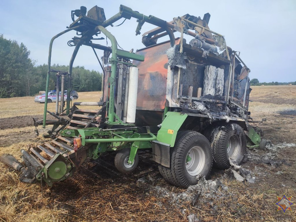 В Дрогичинском районе загорелся пресс-подборщик