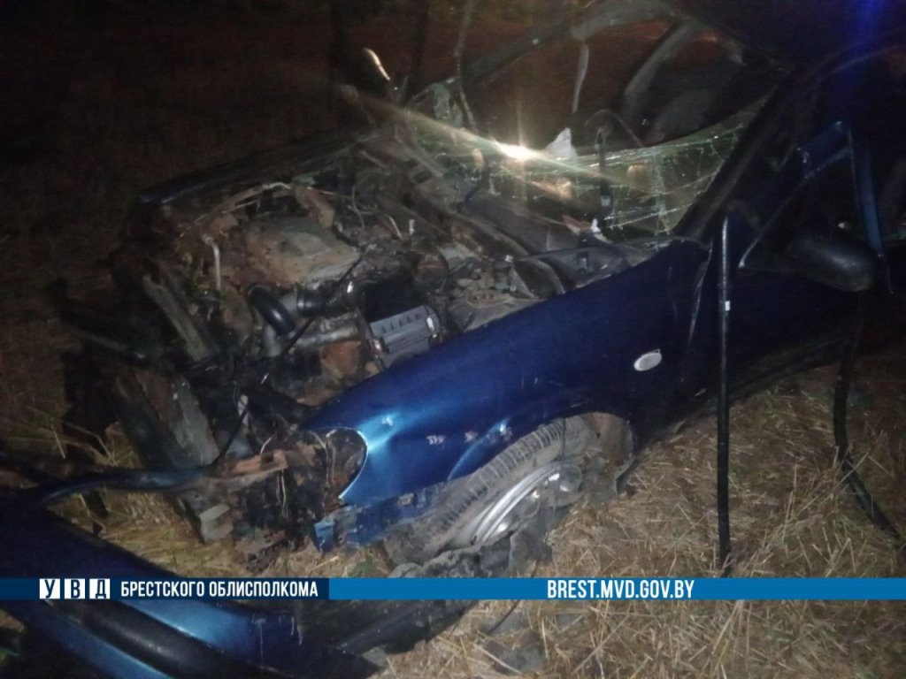Ночь, кювет и перевёрнутый Nissan: чем закончилась поездка в Пружанском районе