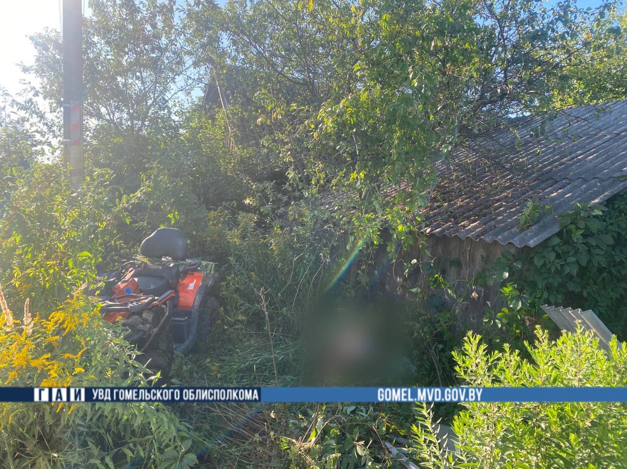 Водитель квадроцикла погиб, врезавшись в дом