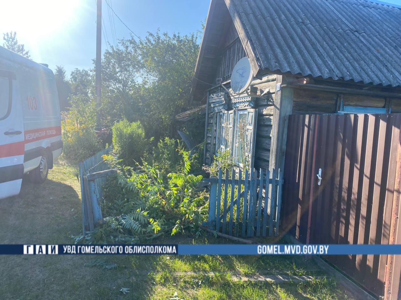 Водитель квадроцикла погиб, врезавшись в дом