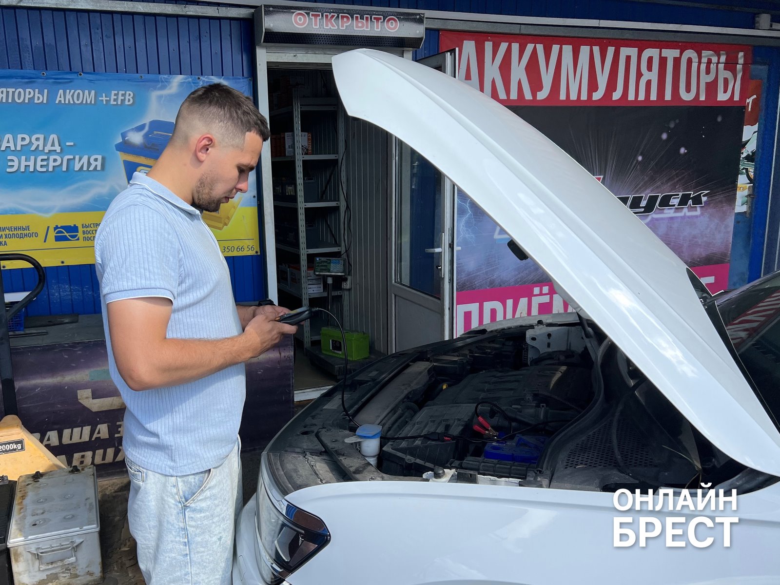 Оставил аккумулятор на зарядке и ушел? Почему это может стоить вам машины (и не только)