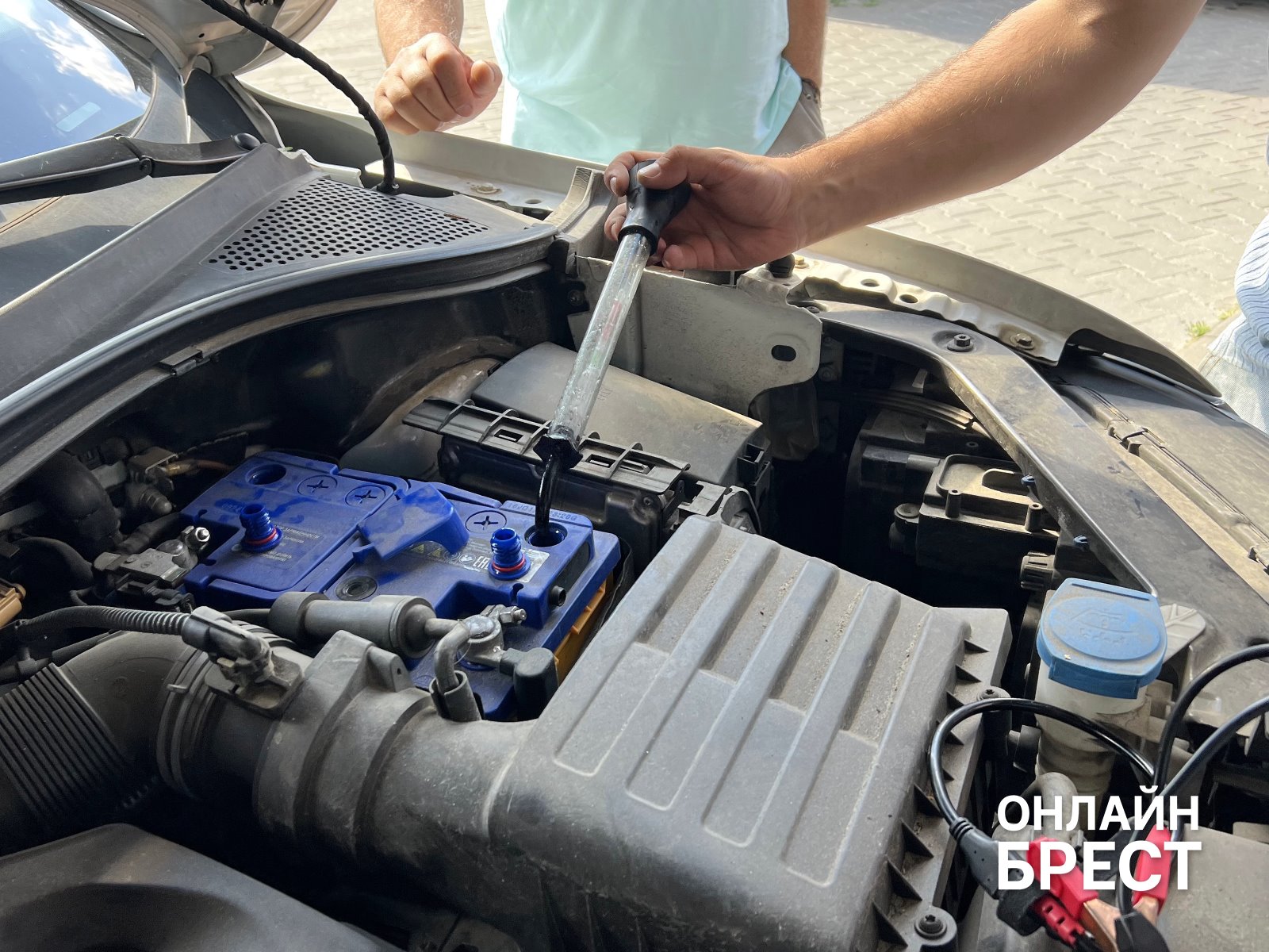 Оставил аккумулятор на зарядке и ушел? Почему это может стоить вам машины (и не только)