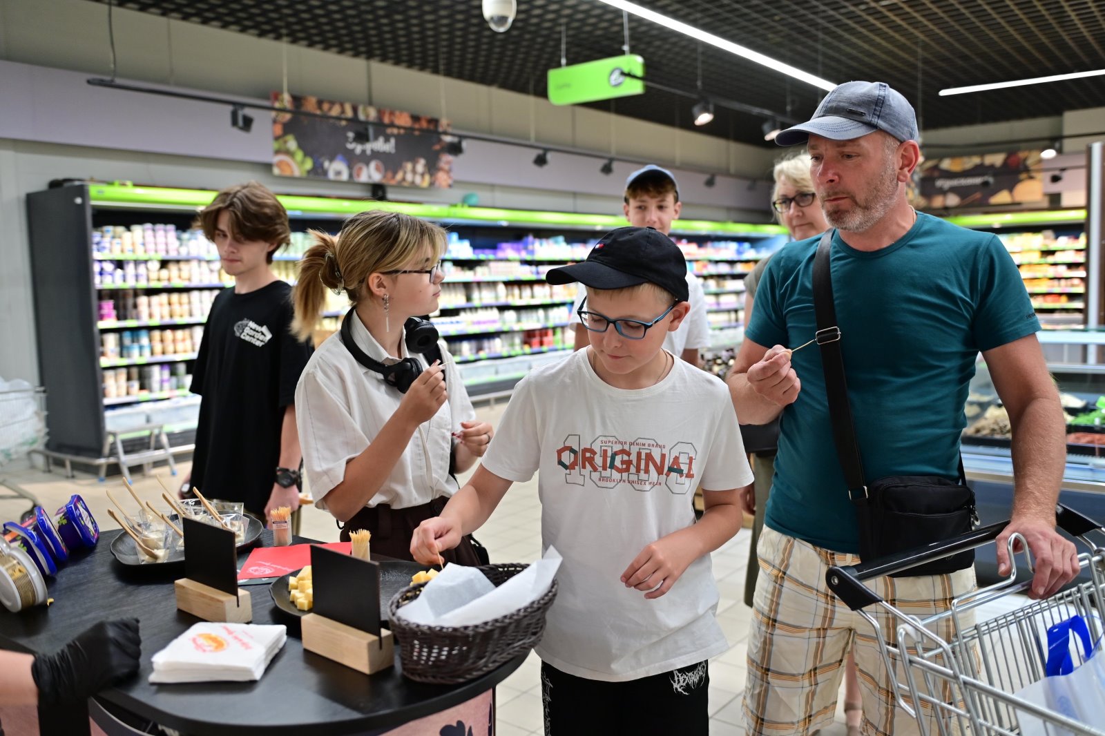 Дегустация белорусских продуктов в «Евроопте» Бреста: пробуем лучшее!