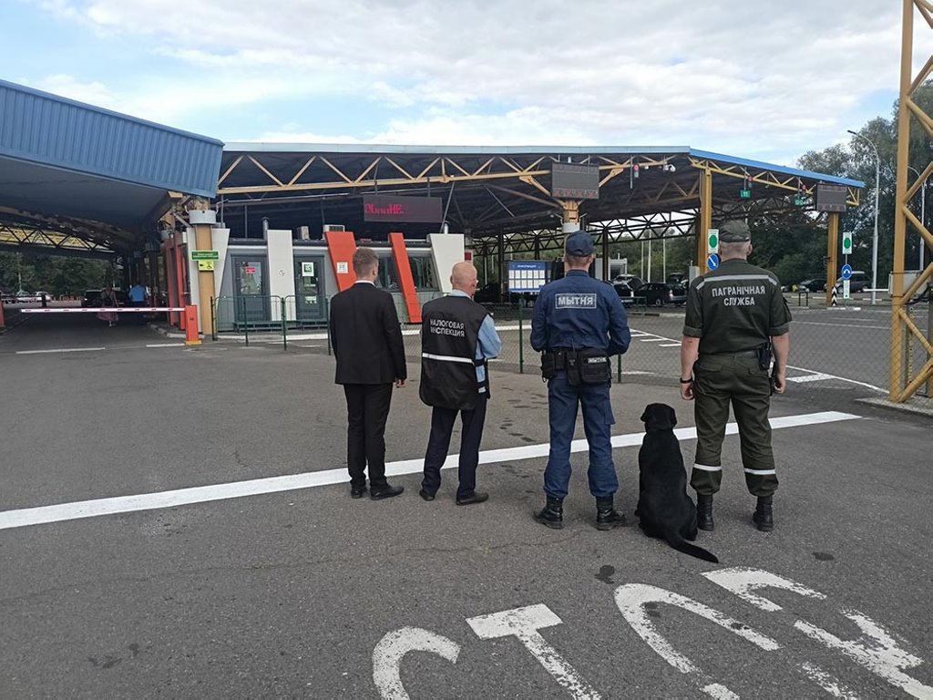 В пункте пропуска «Брест» разоблачили схему продажи «льготного» проезда через границу