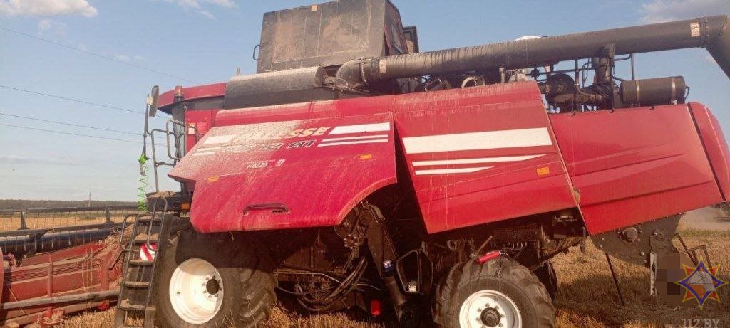 В Брестском районе загорелся зерноуборочный комбайн