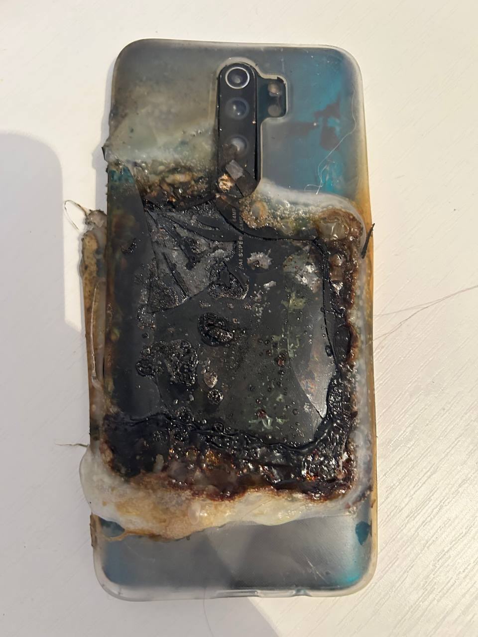 Телефон вспыхнул — а вместе с ним сгорели все фото: история белоруски