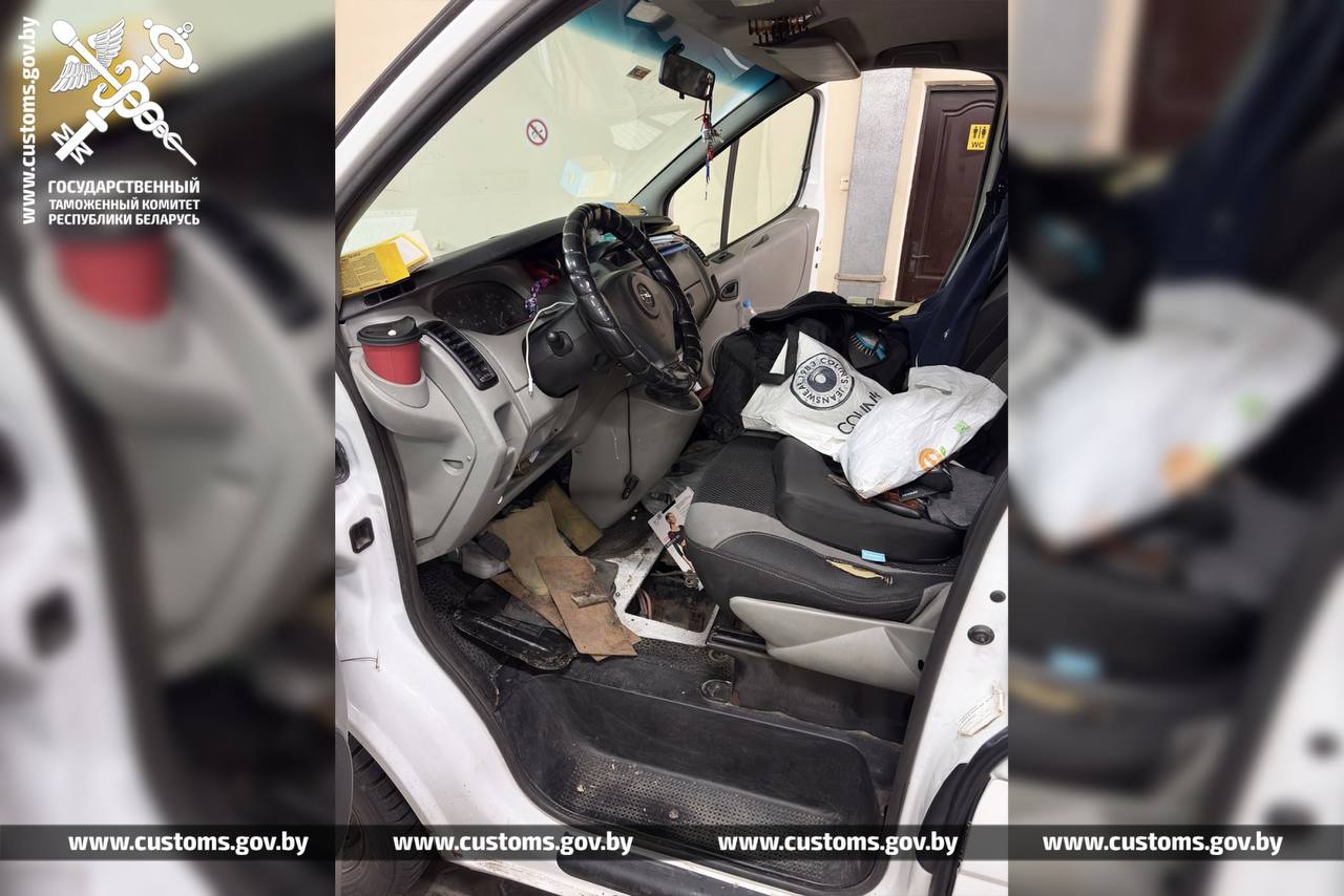 Женщина хотела вывезти из Беларуси валюту на $37 000 в тайнике машины