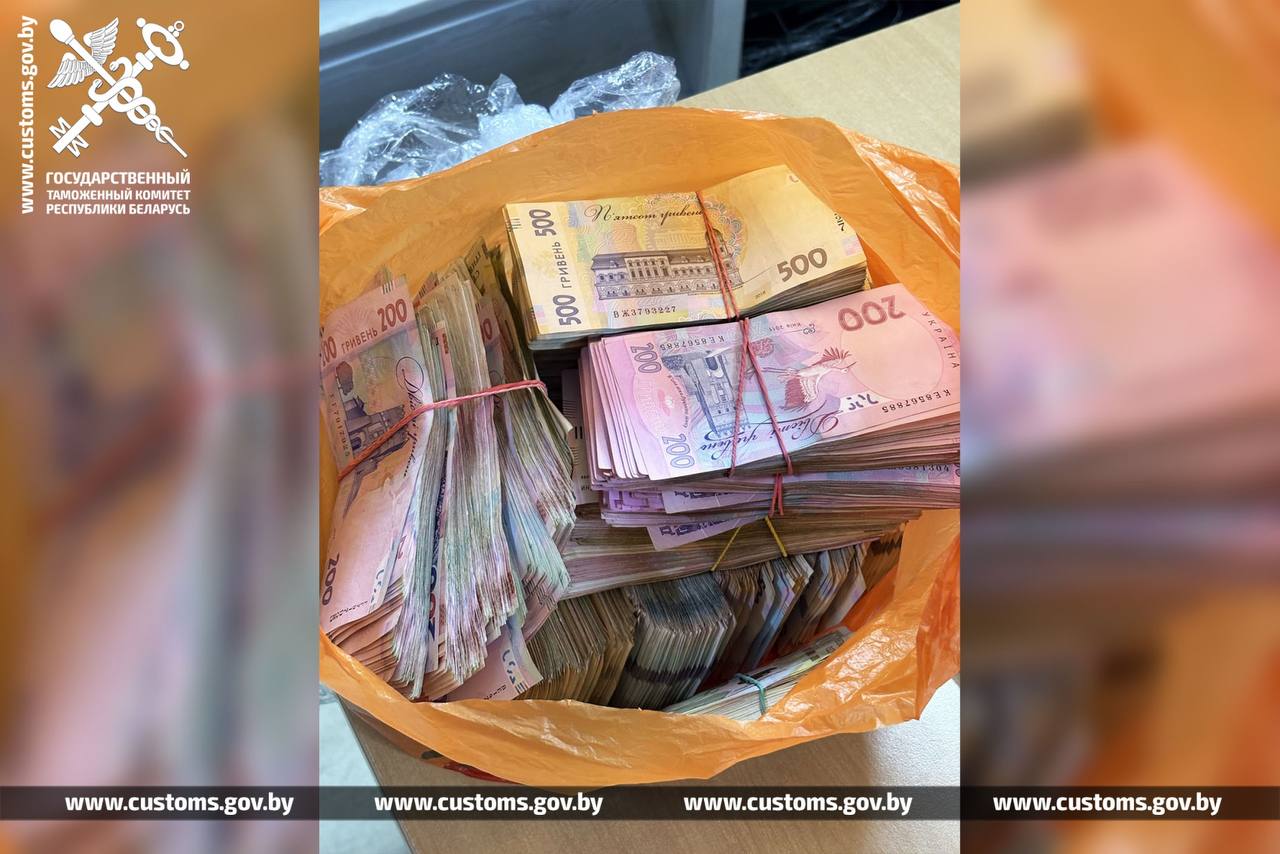 Женщина хотела вывезти из Беларуси валюту на $37 000 в тайнике машины