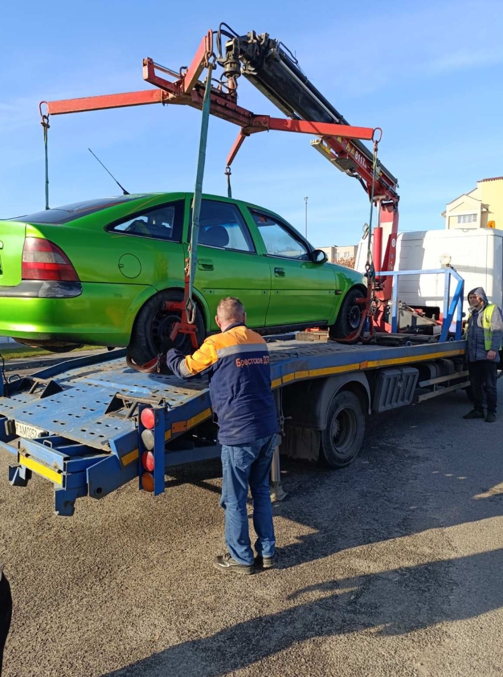 В Бресте продолжается работа по эвакуации брошенных автомобилей