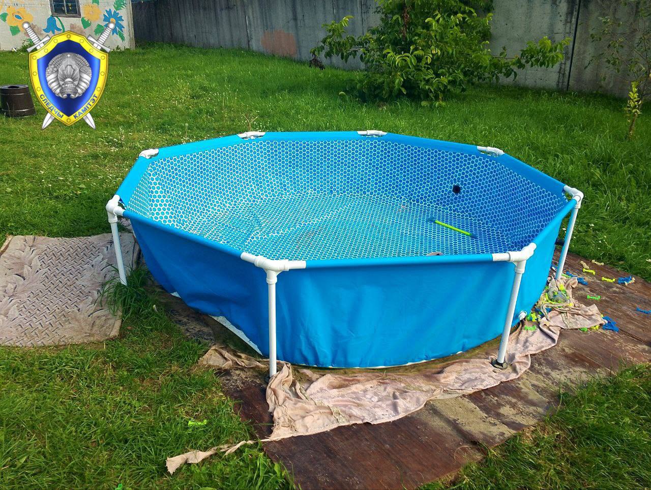 В Беларуси девочка чуть не утонула в бассейне — за ее жизнь борются врачи