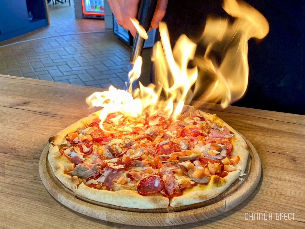 Такую пиццу вы еще не пробовали! В Бресте открылась новая пиццерия «Mozzarella» с 35 видами пицц