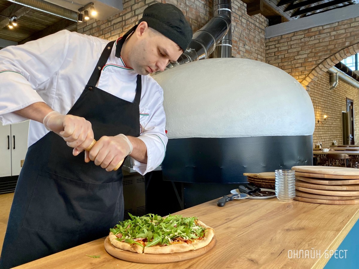 Такую пиццу вы еще не пробовали! В Бресте открылась новая пиццерия «Mozzarella» с 35 видами пицц