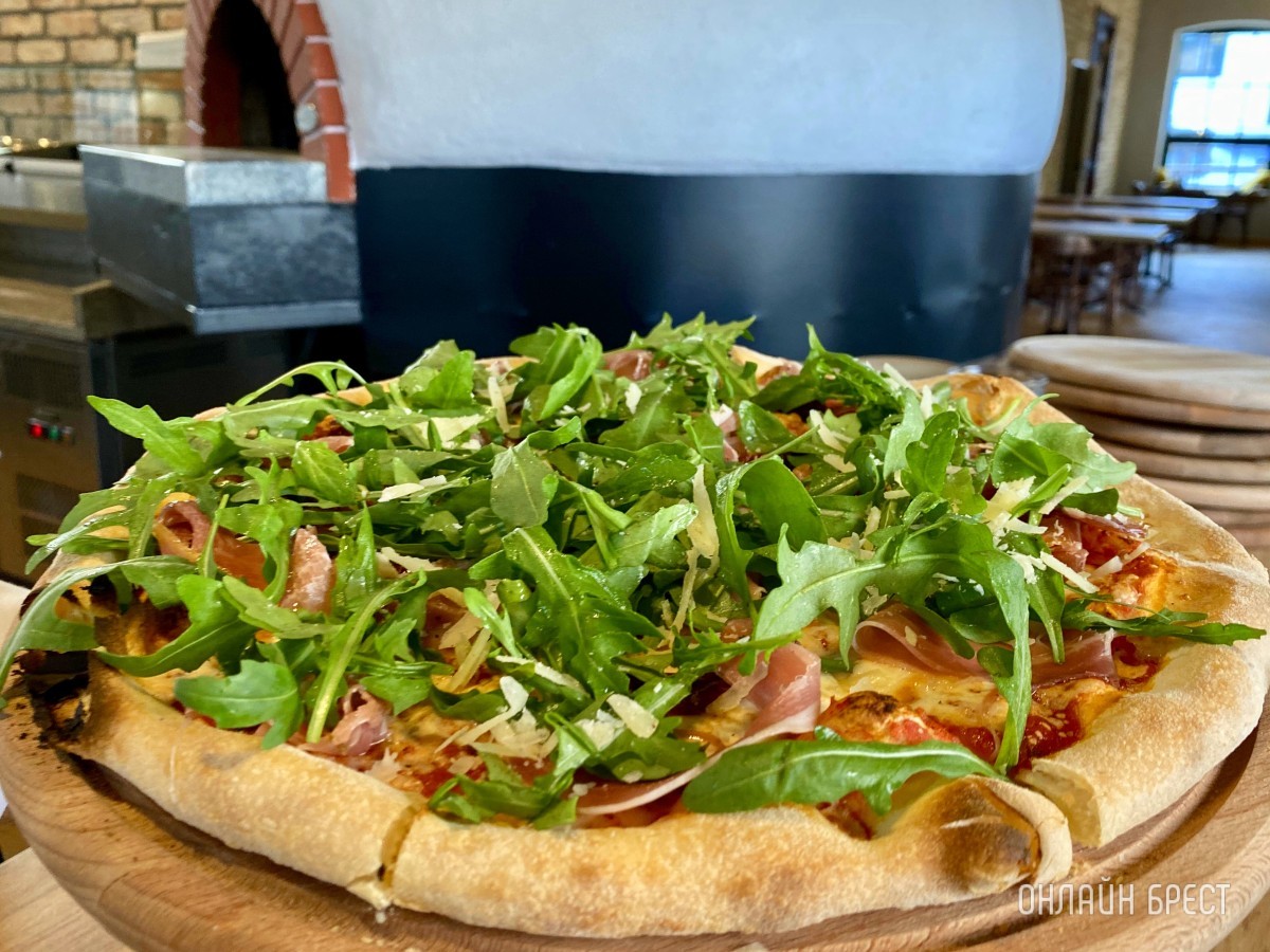 Такую пиццу вы еще не пробовали! В Бресте открылась новая пиццерия «Mozzarella» с 35 видами пицц