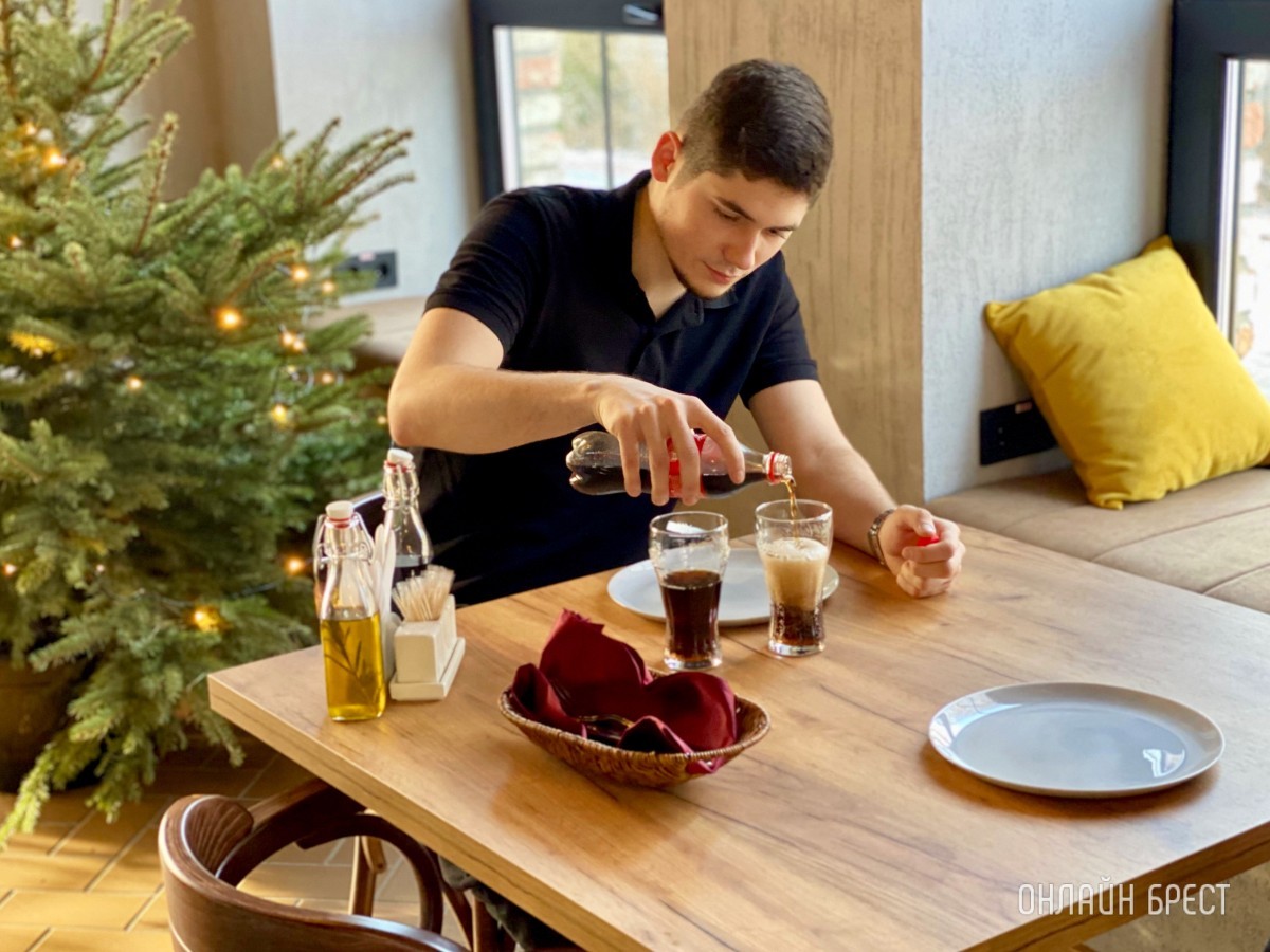 Такую пиццу вы еще не пробовали! В Бресте открылась новая пиццерия «Mozzarella» с 35 видами пицц