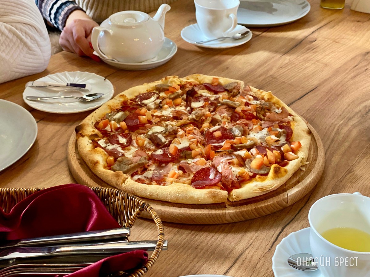 Такую пиццу вы еще не пробовали! В Бресте открылась новая пиццерия «Mozzarella» с 35 видами пицц