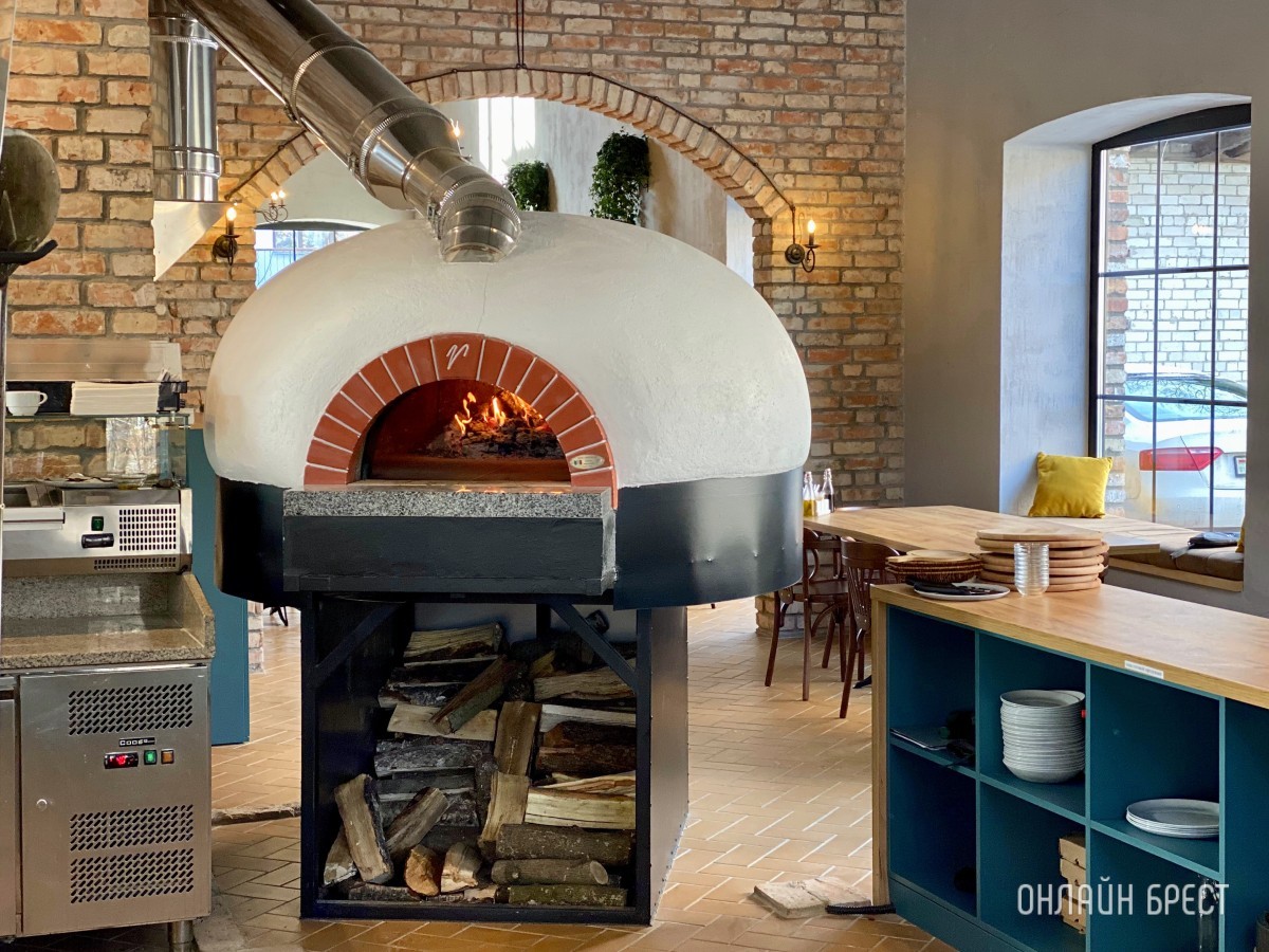 Такую пиццу вы еще не пробовали! В Бресте открылась новая пиццерия «Mozzarella» с 35 видами пицц