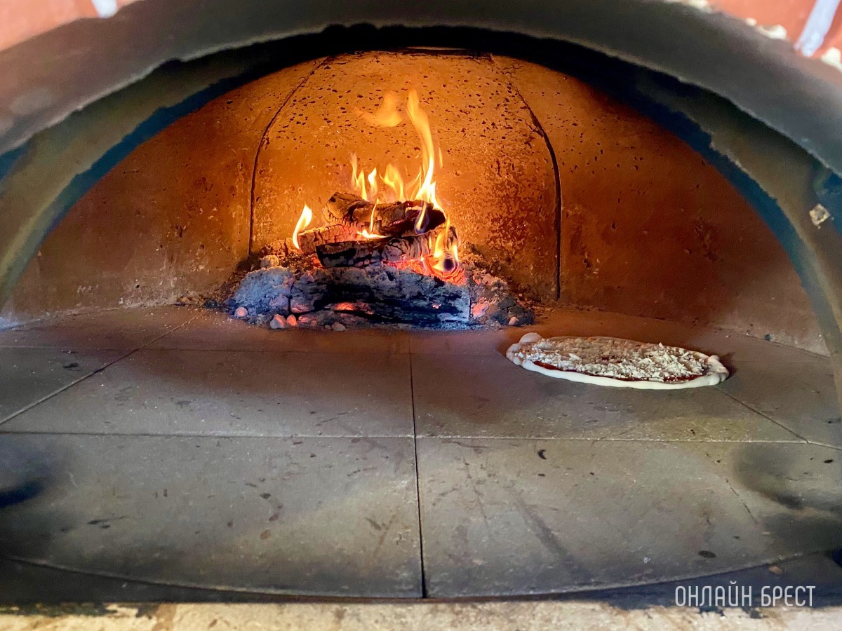 Такую пиццу вы еще не пробовали! В Бресте открылась новая пиццерия «Mozzarella» с 35 видами пицц