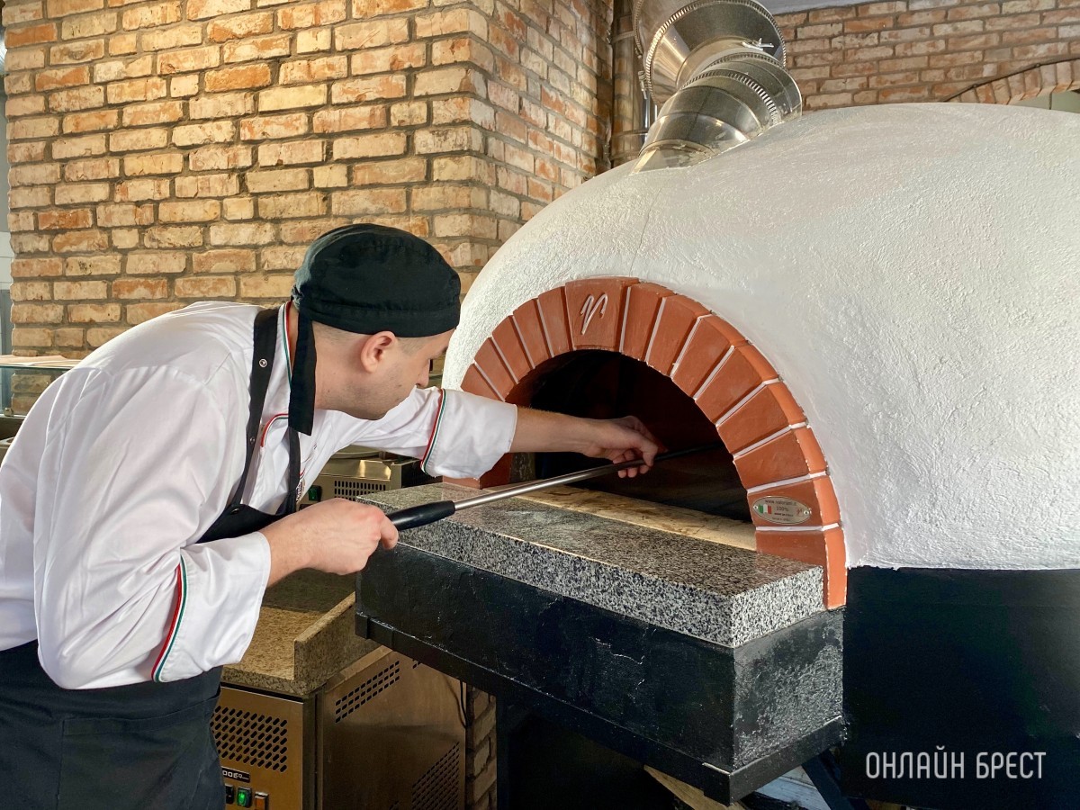 Такую пиццу вы еще не пробовали! В Бресте открылась новая пиццерия «Mozzarella» с 35 видами пицц