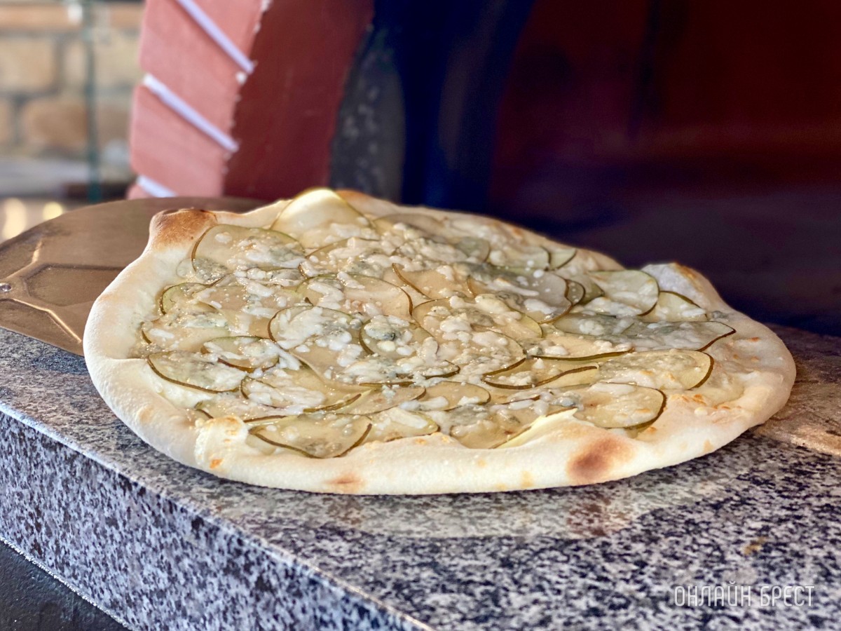 Такую пиццу вы еще не пробовали! В Бресте открылась новая пиццерия «Mozzarella» с 35 видами пицц