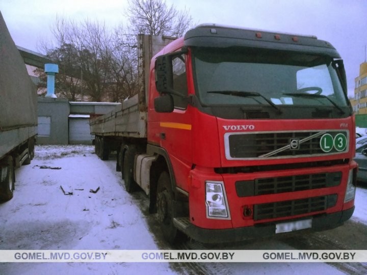 Гомельчанин вез 30 тонн металлолома без документов. Груз изъят, тягач с полуприцепом помещены на штрафстоянку